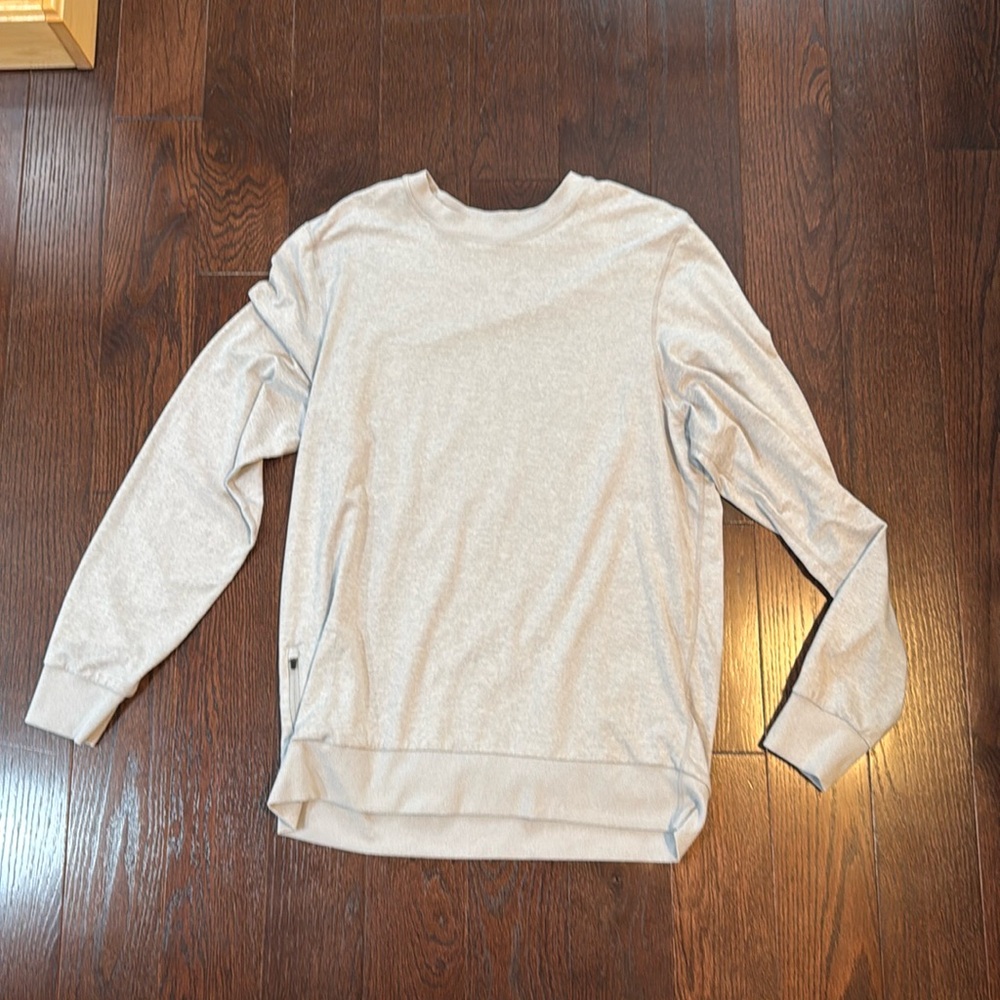 Long sleeve Vuori shirt